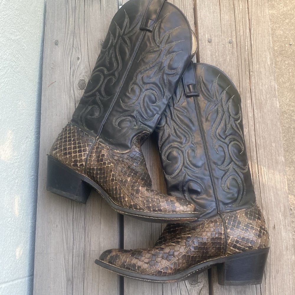Gorgeous Cowboy Boots Black with Snakeskin Size 7.5 Western EUC Brand: Texas